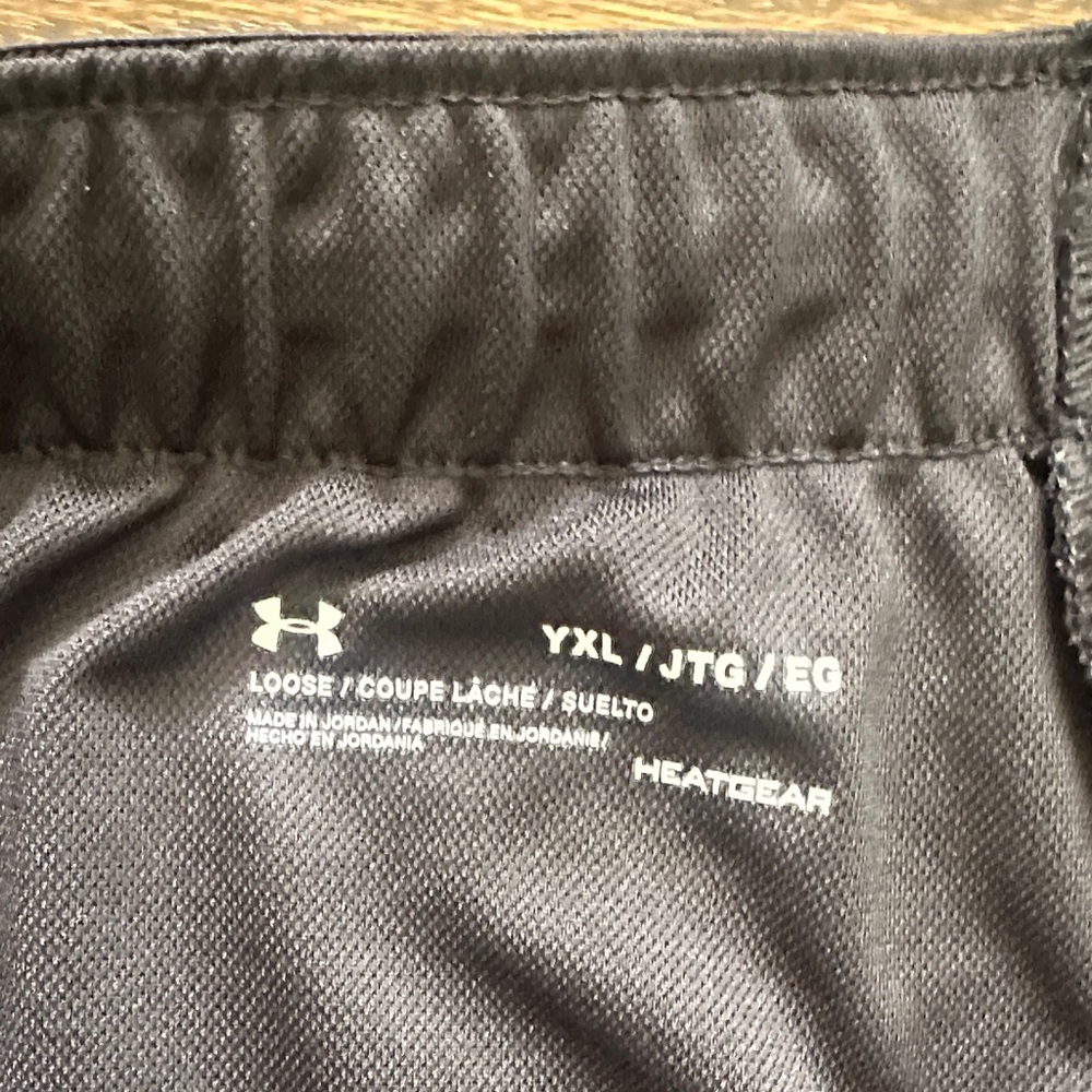 Under Armour Women's Black Athletic Shorts - Picture 4 of 5